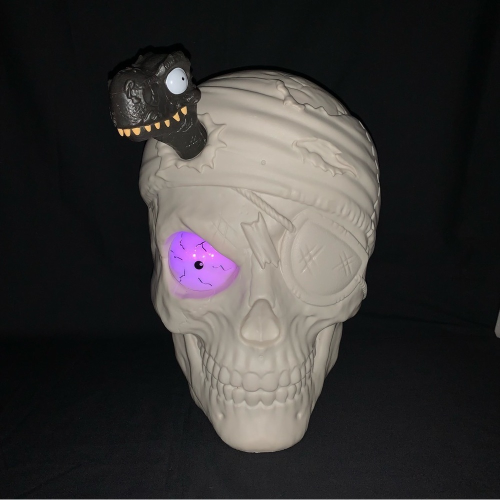 Giant 12” Pirate Zuru Smasher Skull Eye Ball Lights Up W/ Sound